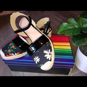Cute blk floral wedges
